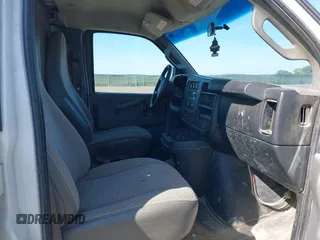 2017 GMC Savana Cargo Van with VIN 1GTW7AFF3H1906737, listed as a IAAI auction lot 40511351 with 98,559 mi miles. Bid and sale history available at carsss.com. Image 5.