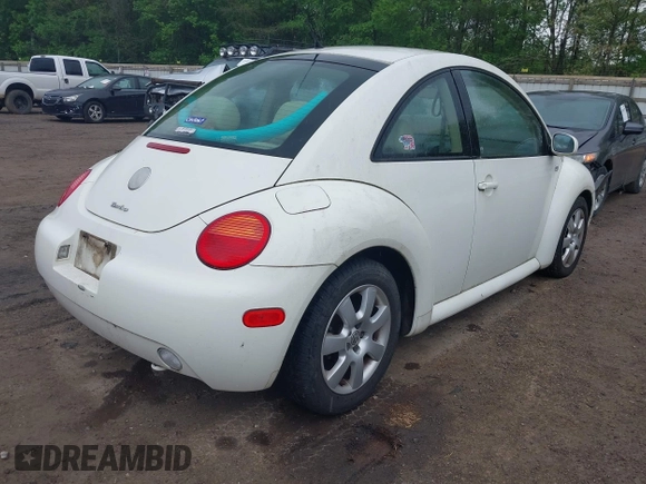 2003 Volkswagen New Beetle Coupe GLS with VIN 3VWCD21C23M427717, listed as a IAAI auction lot 42110553 with 123,396 mi miles. Bid and sale history available at carsss.com. Image 4.