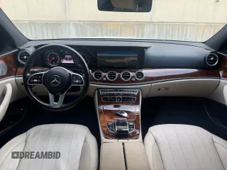 2019 Mercedes-Benz E 300 z VIN WDDZF4KB0KA608079, wystawiony jako Copart lot #59808375 z przebiegiem 60 639 mil mil oraz Czysty tytuł • Clean title. Historia ofert i sprzedaży dostępna na DreamBid. Obrazek 9.