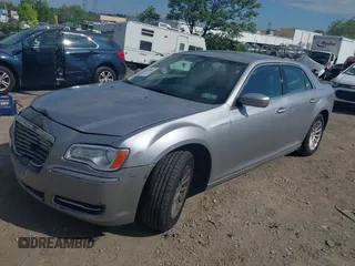 2014 Chrysler 300 z VIN 2C3CCAAG3EH380058, wystawiony jako IAAI lot #42220051 z przebiegiem 116 263 mil mil oraz . Historia ofert i sprzedaży dostępna na DreamBid. Obrazek 17.