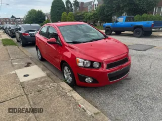 2016 Chevrolet Sonic LT z VIN 1G1JC5SB2G4131496, wystawiony jako Copart lot #59151485 z przebiegiem 116 189 mil mil oraz Czysty tytuł • Clean title. Historia ofert i sprzedaży dostępna na DreamBid. Obrazek 1.