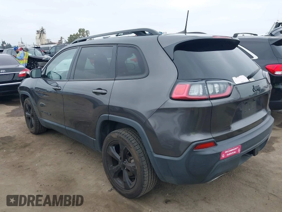 2019 Jeep Cherokee Latitude Plus z VIN 1C4PJLLN6KD326921, wystawiony jako IAAI lot #42442460 z przebiegiem 71 516 mil mil oraz . Historia ofert i sprzedaży dostępna na DreamBid. Obrazek 3.