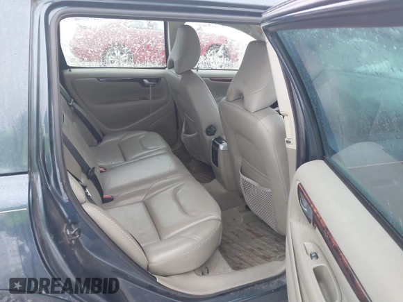 2006 Volvo XC70 with VIN YV4SZ592461233492, listed as a IAAI auction lot 41536507 with 174,888 mi miles. Bid and sale history available at carsss.com. Image 8.