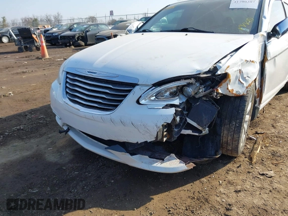 2013 Chrysler 200 Limited with VIN 1C3CCBCG9DN504407, listed as a IAAI auction lot 41790307 with 152,461 mi miles. Bid and sale history available at carsss.com. Image 6.