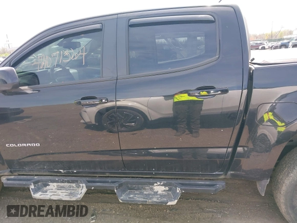2021 Chevrolet Colorado 4WD Z71 z VIN 1GCGTDEN1M1256939, wystawiony jako IAAI lot #42071364 z przebiegiem 38 972 mil mil oraz . Historia ofert i sprzedaży dostępna na DreamBid. Obrazek 14.