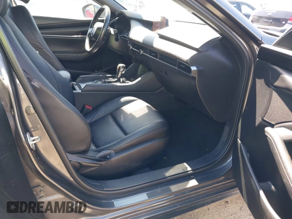 2021 Mazda 3 Select z VIN JM1BPAKL0M1321246, wystawiony jako IAAI lot #42031709 z przebiegiem 87 700 mil mil oraz . Historia ofert i sprzedaży dostępna na DreamBid. Obrazek 5.
