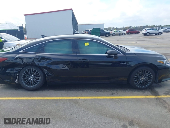 2021 Toyota Avalon Hybrid XSE z VIN 4T1EA1AB2MU002741, wystawiony jako IAAI lot #41865444 z przebiegiem 141 196 mil mil oraz . Historia ofert i sprzedaży dostępna na DreamBid. Obrazek 13.