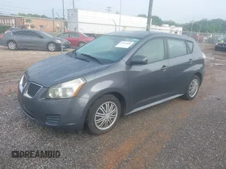 2009 Pontiac Vibe 1SB z VIN 5Y2SP67099Z415730, wystawiony jako IAAI lot #42520888 z przebiegiem 143 612 mil mil oraz . Historia ofert i sprzedaży dostępna na DreamBid. Obrazek 2.
