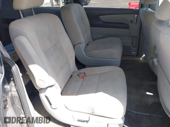 2017 Honda Odyssey EX z VIN 5FNRL5H42HB009458, wystawiony jako IAAI lot #42344461 z przebiegiem 102 226 mil mil oraz . Historia ofert i sprzedaży dostępna na DreamBid. Obrazek 8.