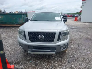 2017 Nissan Titan Pro-4X z VIN 1N6BA1F45HN529090, wystawiony jako IAAI lot #42163486 z przebiegiem 162 226 mil mil oraz . Historia ofert i sprzedaży dostępna na DreamBid. Obrazek 13.