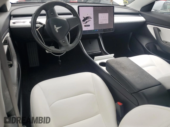 2019 Tesla Model 3 Mid Range z VIN 5YJ3E1EA2KF486532, wystawiony jako Copart lot #58082635 z przebiegiem 51 920 mil mil oraz Tytuł czysty. Historia ofert i sprzedaży dostępna na DreamBid. Obrazek 8.