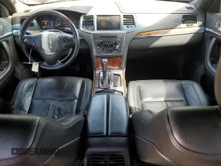 2013 Lincoln MKS z VIN 1LNHL9EK2DG615733, wystawiony jako Copart lot #68223794 z przebiegiem 402 495 mil mil oraz Szkoda całkowita • Salvage title. Historia ofert i sprzedaży dostępna na DreamBid. Obrazek 8.