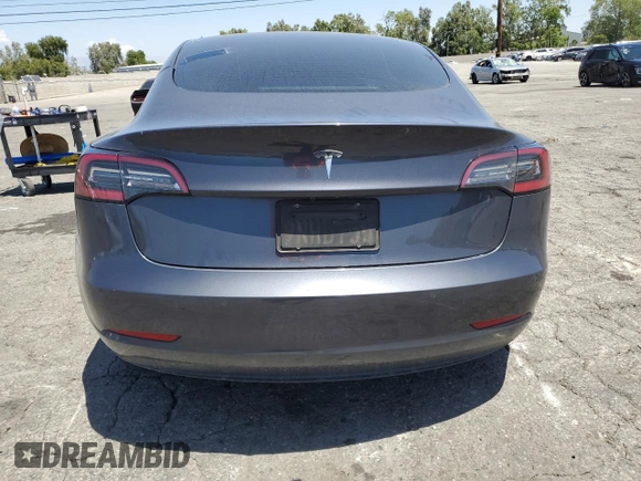 2022 Tesla Model 3 z VIN 5YJ3E1EA1NF191426, wystawiony jako Copart lot #56656125 z przebiegiem 84 255 mil mil oraz Czysty tytuł • Clean title. Historia ofert i sprzedaży dostępna na DreamBid. Obrazek 6.