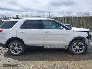 2018 Ford Explorer XLT with VIN 1FM5K8D80JGC21343, listed as a IAAI auction lot 41734012 with 90,193 mi miles. Bid and sale history available at carsss.com. Image 14.