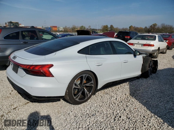 2024 Audi e-tron GT Premium Plus z VIN WAUCJBFW3R7004062, wystawiony jako Copart lot #77770684 z przebiegiem 3092 mil mil oraz Szkody całkowita. Historia ofert i sprzedaży dostępna na DreamBid. Obrazek 3.