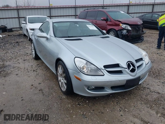 2005 Mercedes-Benz SLK 230/320 z VIN WDBWK56FX5F075529, wystawiony jako IAAI lot #41535391 z przebiegiem 104 792 mil mil oraz . Historia ofert i sprzedaży dostępna na DreamBid. Obrazek 1.