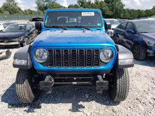 2024 Jeep Gladiator Sport z VIN 1C6JJTAG3RL123552, wystawiony jako Copart lot #62649885 z przebiegiem 4 304 mil mil oraz Szkoda całkowita • Salvage title. Historia ofert i sprzedaży dostępna na DreamBid. Obrazek 5.