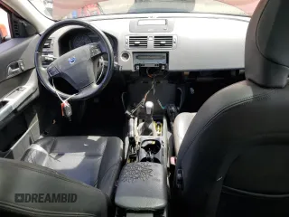 2012 Volvo C30 z VIN YV1672MK8C2278015, wystawiony jako Copart lot #58327835 z przebiegiem Nie podano mil oraz Tytuł czysty. Historia ofert i sprzedaży dostępna na DreamBid. Obrazek 8.