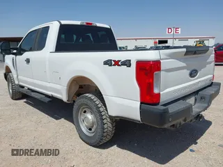 2017 Ford F-250 XLT с VIN 1FT7X2B6XHEF24648, выставлен на аукционе IAAI как лот 42256826 с пробегом 107 678 миль миль и . История ставок и продаж доступна на DreamBid. Изображение 3.