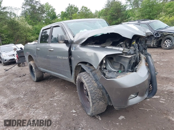2012 Ram 1500 Sport z VIN 1C6RD7MT2CS108015, wystawiony jako IAAI lot #42093708 z przebiegiem Nie podano mil oraz . Historia ofert i sprzedaży dostępna na DreamBid. Obrazek 1.