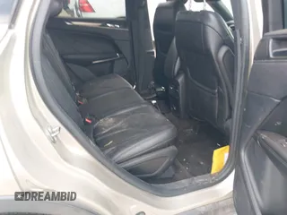 2015 Lincoln MKC z VIN 5LMCJ1A92FUJ19837, wystawiony jako IAAI lot #41948224 z przebiegiem Nie podano mil oraz . Historia ofert i sprzedaży dostępna na DreamBid. Obrazek 8.