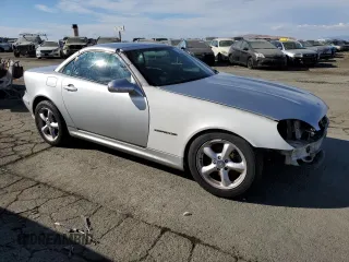 2004 Mercedes-Benz SLK-Class with VIN WDBKK65F14F307519, listed as a Copart auction lot 72282434 with 0 mi miles and Clean Title. Bid and sale history available at carsss.com. Image 4.