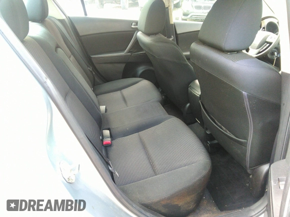 2012 Mazda 3 i Touring z VIN JM1BL1V83C1622692, wystawiony jako IAAI lot #42447571 z przebiegiem 136 065 mil mil oraz . Historia ofert i sprzedaży dostępna na DreamBid. Obrazek 8.
