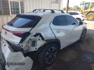 2020 Lexus UX 250h z VIN JTHP9JBH8L2033378, wystawiony jako IAAI lot #42238559 z przebiegiem 49 150 mil mil oraz . Historia ofert i sprzedaży dostępna na DreamBid. Obrazek 4.