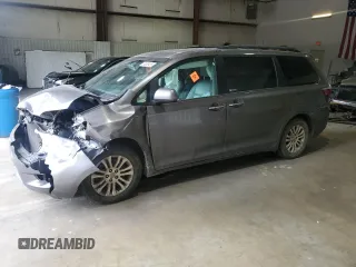 2017 Toyota Sienna XLE Auto Access Seat z VIN 5TDYZ3DC9HS791829, wystawiony jako Copart lot #53088435 z przebiegiem 178 902 mil mil oraz Szkody całkowita. Historia ofert i sprzedaży dostępna na DreamBid. Obrazek 1.