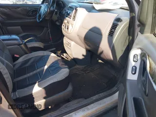 2004 Ford Escape XLT with VIN 1FMYU03114KA64517, listed as a IAAI auction lot 38651835 with 335,194 mi miles and . Bid and sale history available at DreamBid. Image 5.