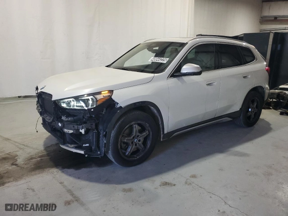 2024 BMW X1 xDrive28i with VIN WBX73EF04R5Z25409, listed as a Copart auction lot 48044225 with 19,329 mi miles and Clean Title. Bid and sale history available at carsss.com. Image 1.