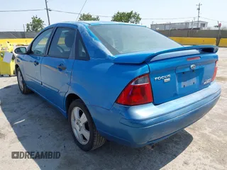 2007 Ford Focus S z VIN 1FAHP34N77W333895, wystawiony jako IAAI lot #42444411 z przebiegiem 155 522 mil mil oraz . Historia ofert i sprzedaży dostępna na DreamBid. Obrazek 3.