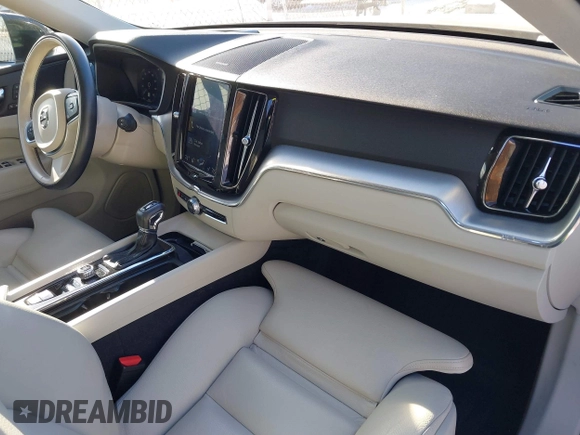2019 Volvo XC60 Momentum z VIN LYV102RK4KB237679, wystawiony jako IAAI lot #41329763 z przebiegiem 47 535 mil mil oraz . Historia ofert i sprzedaży dostępna na DreamBid. Obrazek 5.