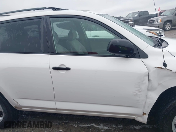 2007 Toyota RAV4 with VIN JTMBK33V976014286, listed as a IAAI auction lot 41568927 with 121,791 mi miles. Bid and sale history available at carsss.com. Image 13.