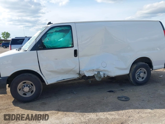 2019 Chevrolet Express Cargo z VIN 1GCWGAFP0K1312719, wystawiony jako IAAI lot #42209808 z przebiegiem 99 944 mil mil oraz . Historia ofert i sprzedaży dostępna na DreamBid. Obrazek 17.