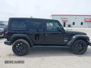 2022 Jeep Wrangler Unlimited Sahara with VIN 1C4JJXP69NW269462, listed as a IAAI auction lot 41759162 with 19,629 mi miles and . Bid and sale history available at DreamBid. Image 13.