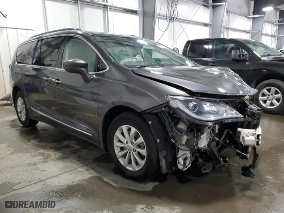 2017 Chrysler Pacifica Touring-L with VIN 2C4RC1BG4HR702676, listed as a Copart auction lot 50571955 with 107,182 mi miles and Salvage Title. Bid and sale history available at carsss.com. Image 4.
