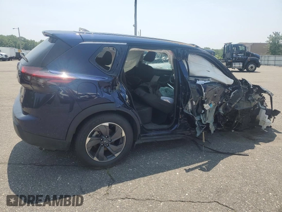 2024 Nissan Rogue SV z VIN 5N1BT3BA4RC698076, wystawiony jako Copart lot #58807895 z przebiegiem 34 987 mil mil oraz Nie do naprawy • Non repairable. Historia ofert i sprzedaży dostępna na DreamBid. Obrazek 3.