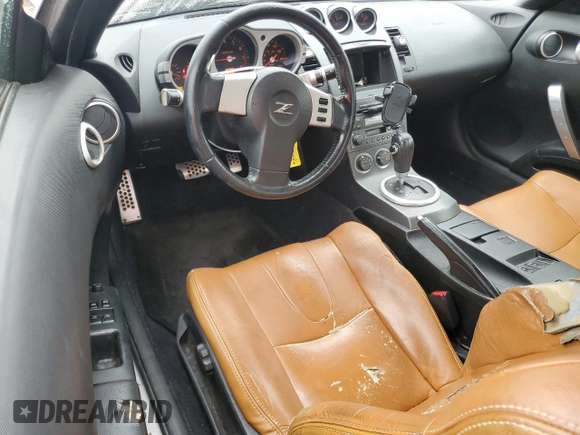 2003 Nissan 350Z Performance z VIN JN1AZ34D33T106988, wystawiony jako Copart lot #57933985 z przebiegiem 203 959 mil mil oraz Szkoda całkowita • Salvage title. Historia ofert i sprzedaży dostępna na DreamBid. Obrazek 8.