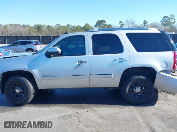 2011 GMC Yukon Denali with VIN 1GKS2EEF8BR346281, listed as a IAAI auction lot 41224127 with 264,311 mi miles. Bid and sale history available at carsss.com. Image 14.