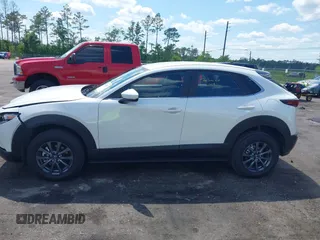2024 Mazda CX-30 S z VIN 3MVDMBAM6RM615440, wystawiony jako IAAI lot #42265517 z przebiegiem 11 826 mil mil oraz . Historia ofert i sprzedaży dostępna na DreamBid. Obrazek 14.