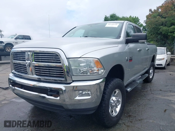 2010 Dodge 2500 SLT z VIN 3D7UT2CL9AG130789, wystawiony jako IAAI lot #42358839 z przebiegiem 128 802 mil mil oraz . Historia ofert i sprzedaży dostępna na DreamBid. Obrazek 17.