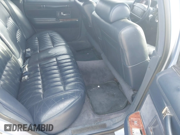 1994 Lincoln Town Car Executive with VIN 1LNLM81W5RY745596, listed as a IAAI auction lot 42548865 with 380,567 mi miles and . Bid and sale history available at DreamBid. Image 8.