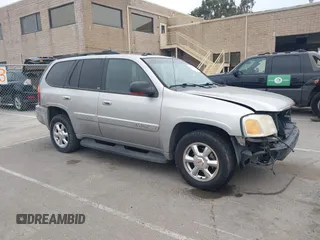 2004 GMC Envoy SLT z VIN 1GKDT13S842104813, wystawiony jako IAAI lot #39930043 z przebiegiem 281 416 mil mil oraz . Historia ofert i sprzedaży dostępna na DreamBid. Obrazek 1.