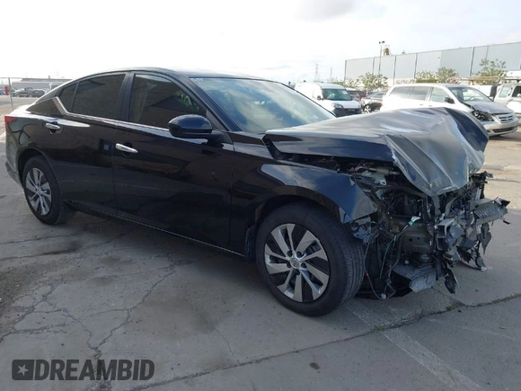 2022 Nissan Altima 2.5 S with VIN 1N4BL4BV8NN381791, listed as a IAAI auction lot 41819319 with 43,902 mi miles. Bid and sale history available at carsss.com. Image 1.