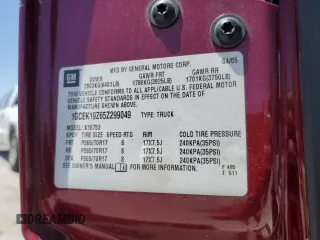 2005 Chevrolet Silverado 1500 Z71 z VIN 1GCEK19Z65Z299049, wystawiony jako Copart lot #56680575 z przebiegiem 366 047 mil mil oraz Czysty tytuł • Clean title. Historia ofert i sprzedaży dostępna na DreamBid. Obrazek 12.