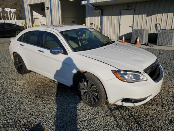 2011 Chrysler 200 Limited with VIN 1C3BC2FB1BN581989, listed as a Copart auction lot 84664934 with 102,446 mi miles and Salvage Title. Bid and sale history available at carsss.com. Image 4.