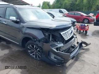 2016 Ford Explorer Platinum z VIN 1FM5K8HT4GGB49067, wystawiony jako IAAI lot #42093235 z przebiegiem 138 272 mil mil oraz . Historia ofert i sprzedaży dostępna na DreamBid. Obrazek 18.
