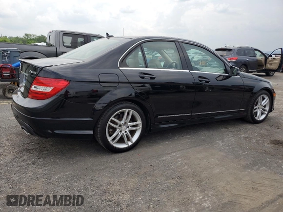 2013 Mercedes-Benz C 300 Sport z VIN WDDGF8AB2DG104911, wystawiony jako Copart lot #60088735 z przebiegiem 126 847 mil mil oraz Czysty tytuł • Clean title. Historia ofert i sprzedaży dostępna na DreamBid. Obrazek 3.