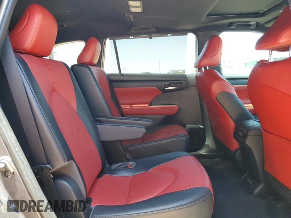 2022 Toyota Highlander XSE with VIN 5TDJZRBH2NS170804, listed as a Copart auction lot 61864415 with 39,705 mi miles and Salvage title. Bid and sale history available at DreamBid. Image 11.